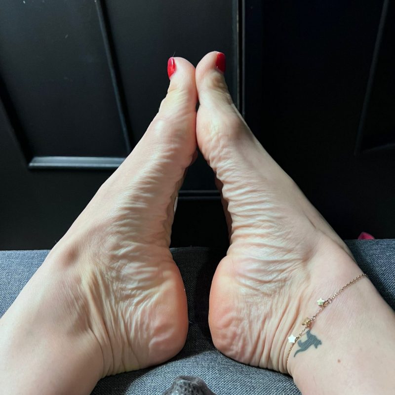 Photo des pieds de maitresse